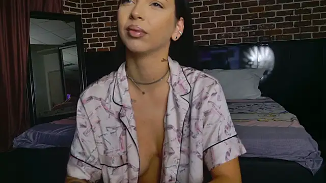 MeganSin  online show from October 5, 2025, 4:22 am