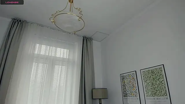 LaureMestler online show from October 24, 2025, 7:49 am