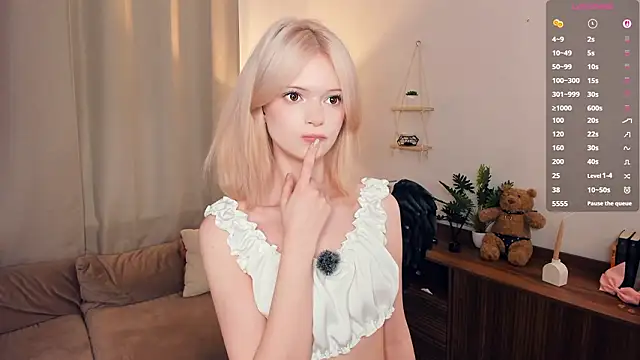 LaureMestler online show from February 25, 2026, 9:08 am