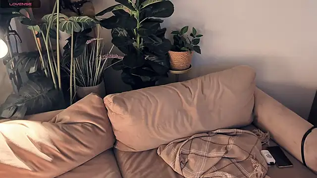 LaureMestler online show from April 2, 2026, 10:24 am