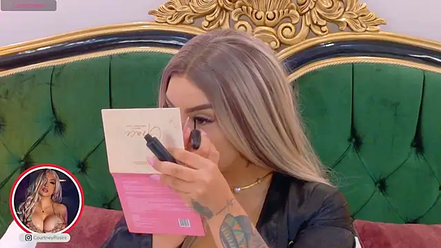 Snapshot of CourtneyRoses chatting on November 15, 2025, 1:29 pm CourtneyRoses online show from November 15, 2025, 1:29 pm