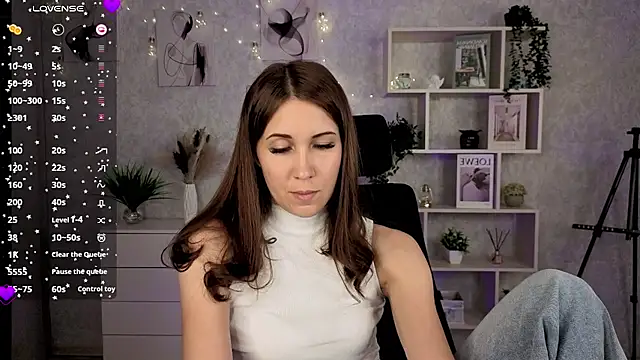 Snapshot of DreamVelour chatting on October 6, 2025, 9:12 pm DreamVelour online show from October 6, 2025, 9:12 pm