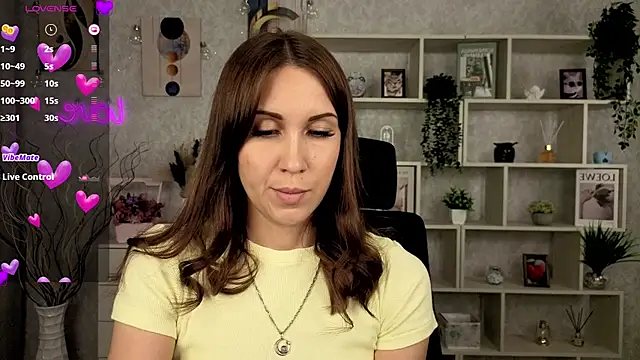 Snapshot of DreamVelour chatting on October 10, 2025, 8:41 pm DreamVelour online show from October 10, 2025, 8:41 pm