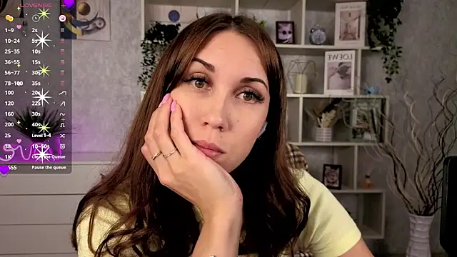 Snapshot of DreamVelour chatting on October 21, 2025, 8:31 pm DreamVelour online show from October 21, 2025, 8:31 pm