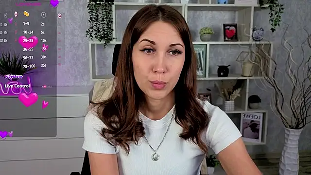 Snapshot of DreamVelour chatting on October 24, 2025, 9:44 pm DreamVelour online show from October 24, 2025, 9:44 pm