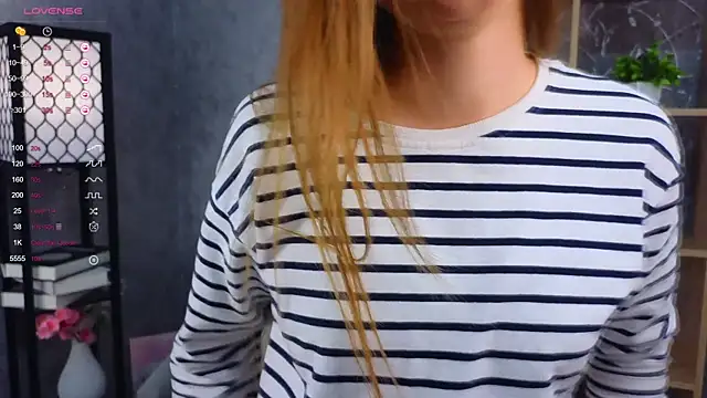 Snapshot of ElenoreReth chatting on October 24, 2025, 1:57 am ElenoreReth online show from October 24, 2025, 1:57 am