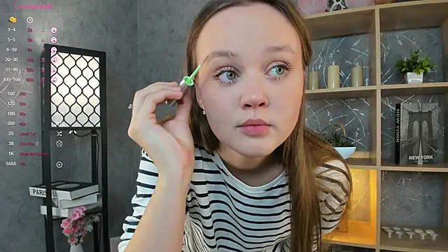 Snapshot of ElenoreReth chatting on November 12, 2025, 1:06 am ElenoreReth online show from November 12, 2025, 1:06 am