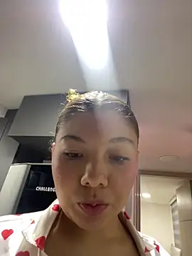 Snapshot of Gaby_002 chatting on October 2, 2025, 1:12 am Gaby 002 online show from October 2, 2025, 1:12 am