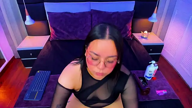 annytovar online show from September 28, 2025, 3:28 pm