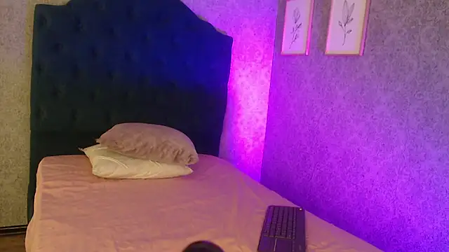 Snapshot of Vic_Taylor chatting on November 13, 2025, 11:09 am Vic Taylor online show from November 13, 2025, 11:09 am