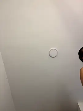 IsabellaJoness  online show from December 1, 2025, 8:03 pm