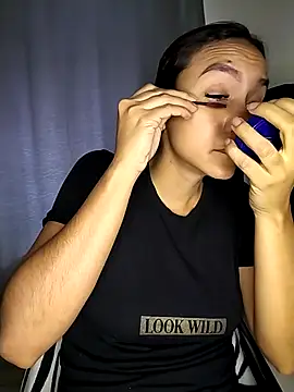 Mia-Reyes online show from October 15, 2025, 1:00 pm