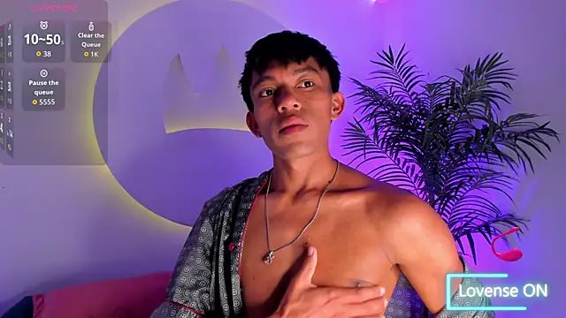 Snapshot of Santti_ chatting on October 7, 2025, 9:34 pm Santti online show from October 7, 2025, 9:34 pm