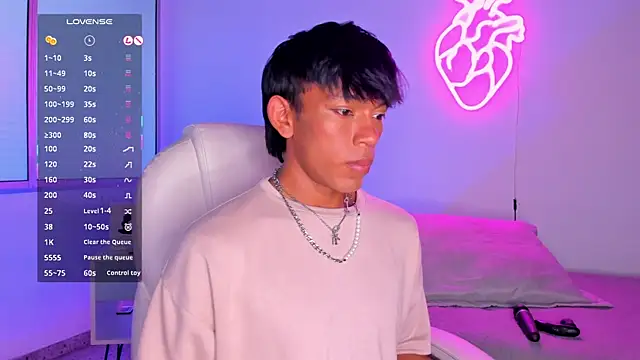 Snapshot of Santti_ chatting on November 13, 2025, 10:19 pm Santti online show from November 13, 2025, 10:19 pm