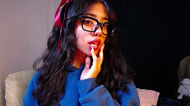 Isis Valen online show from October 24, 2025, 11:50 am