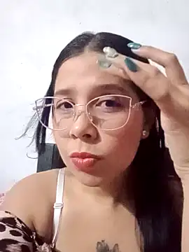 Snapshot of elyne_hot chatting on October 16, 2025, 3:29 am elyne hot online show from October 16, 2025, 3:29 am