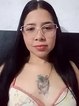 Snapshot of elyne_hot chatting on October 17, 2025, 5:54 am elyne hot online show from October 17, 2025, 5:54 am
