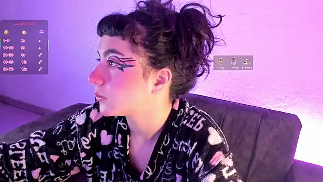 kitty  chs online show from October 30, 2025, 12:39 pm