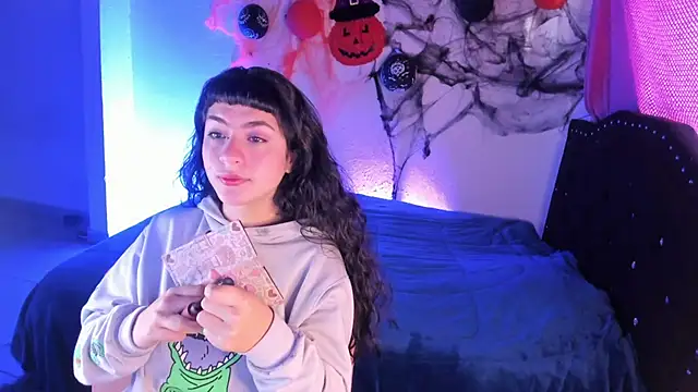 kitty  chs online show from November 7, 2025, 11:21 am