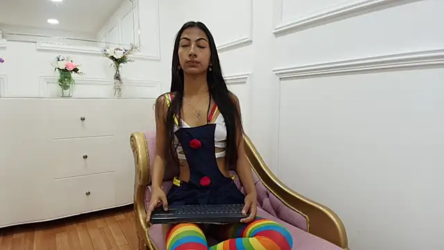  marianagarcia  online show from October 13, 2025, 6:19 pm