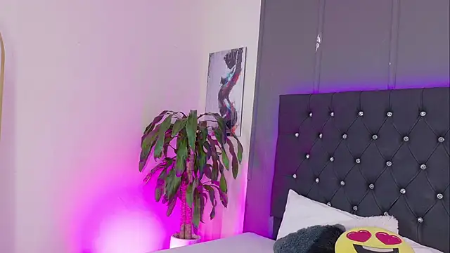 Kataaleya  12 online show from October 9, 2025, 3:15 am