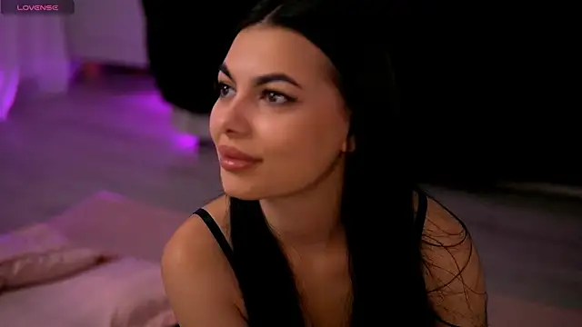 Snapshot of SierraVyx chatting on October 18, 2025, 7:09 am SierraVyx online show from October 18, 2025, 7:09 am