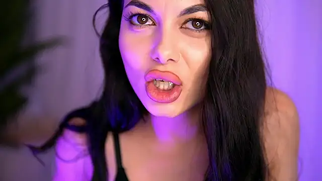 Snapshot of SierraVyx chatting on November 6, 2025, 11:00 am SierraVyx online show from November 6, 2025, 11:00 am