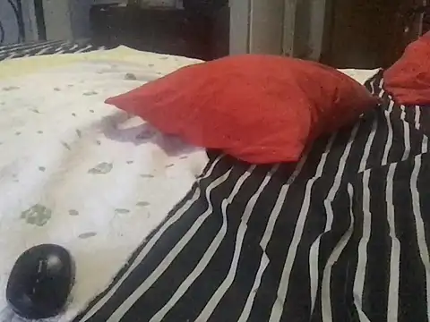 paula19800 online show from September 24, 2025, 6:11 pm