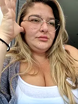 HornyBella88 online show from October 3, 2025, 9:39 am