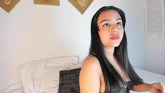 CharlottePetitte online show from October 22, 2025, 9:36 pm