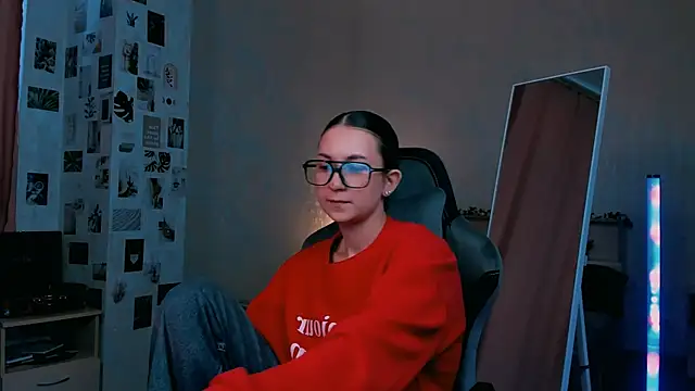 raviolly046 online show from October 1, 2025, 1:39 pm