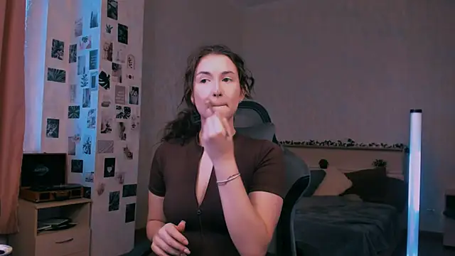 raviolly046 online show from October 27, 2025, 11:25 am