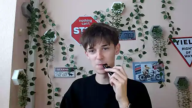 Hoot Dude  online show from October 6, 2025, 10:34 am