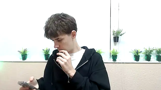 Hoot Dude  online show from November 5, 2025, 2:17 pm