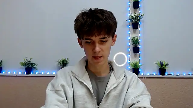 Hoot Dude  online show from November 17, 2025, 2:34 pm