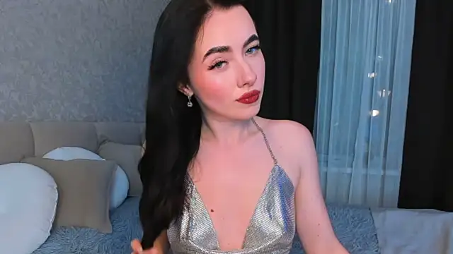 Milla Moore online show from October 7, 2025, 3:31 pm