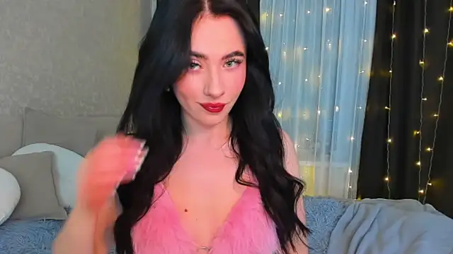 Milla Moore online show from November 12, 2025, 4:18 pm