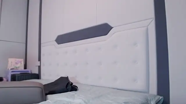 XIXI11111 online show from November 10, 2025, 8:24 am