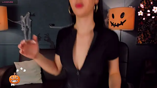 LisaFoxie online show from November 3, 2025, 10:05 am