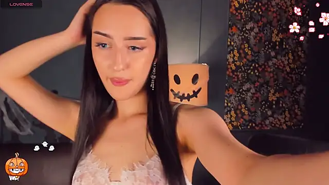 LisaFoxie online show from November 10, 2025, 7:51 am