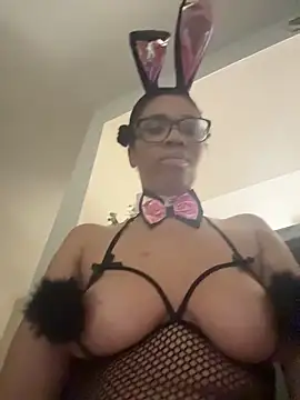 Snapshot of YeahhhitsBreezy chatting on April 1, 2026, 10:40 pm YeahhhitsBreezy online show from April 1, 2026, 10:40 pm