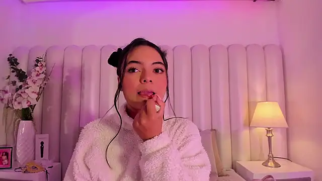 AriaBelles online show from November 11, 2025, 10:15 am