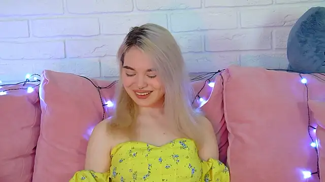 AnnaDelon online show from October 13, 2025, 4:56 am