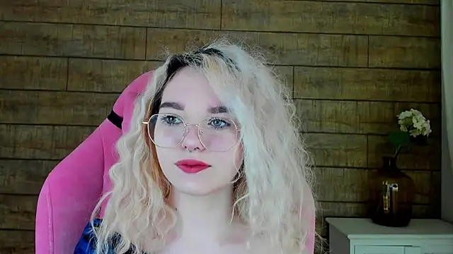 AnnaDelon online show from October 17, 2025, 4:04 am