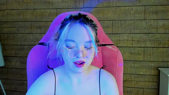 AnnaDelon online show from October 19, 2025, 4:02 am