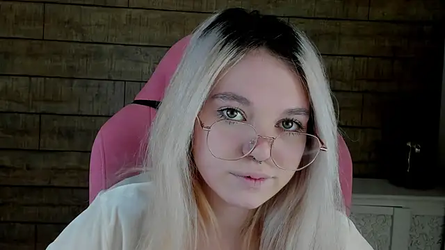 AnnaDelon online show from November 10, 2025, 4:33 am