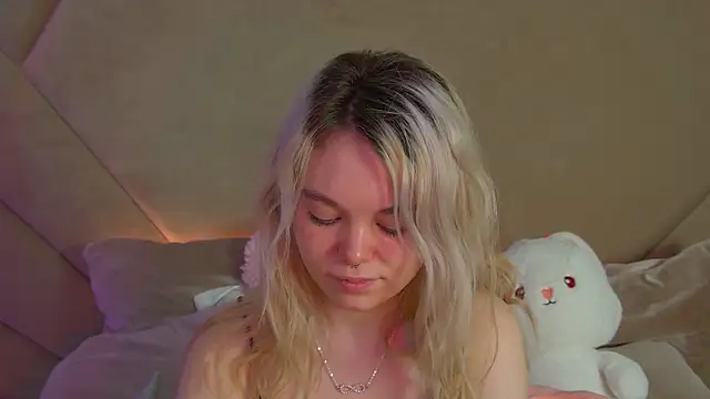 AnnaDelon online show from November 13, 2025, 4:11 am