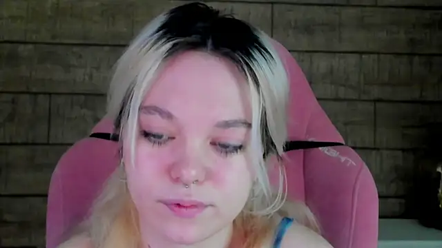 AnnaDelon online show from November 18, 2025, 4:06 am