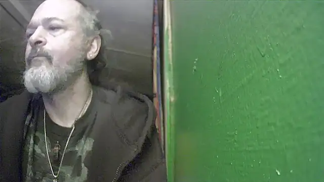 Snapshot of HippieDad333 chatting on October 2, 2025, 10:22 am HippieDad333 online show from October 2, 2025, 10:22 am