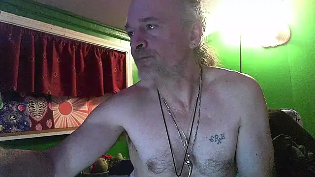 Snapshot of HippieDad333 chatting on February 6, 2026, 2:38 am HippieDad333 online show from February 6, 2026, 2:38 am